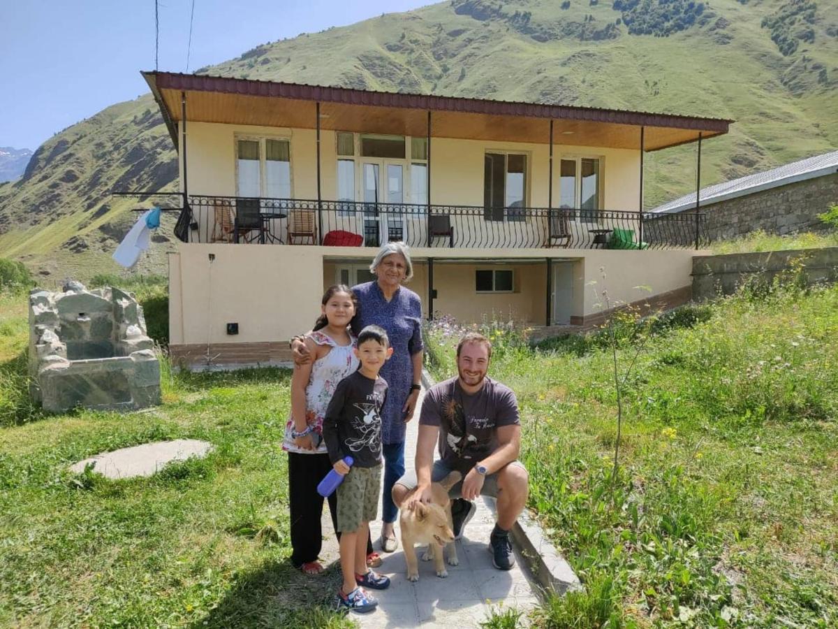Cozy Hotel Kazbegi Eksteriør bilde